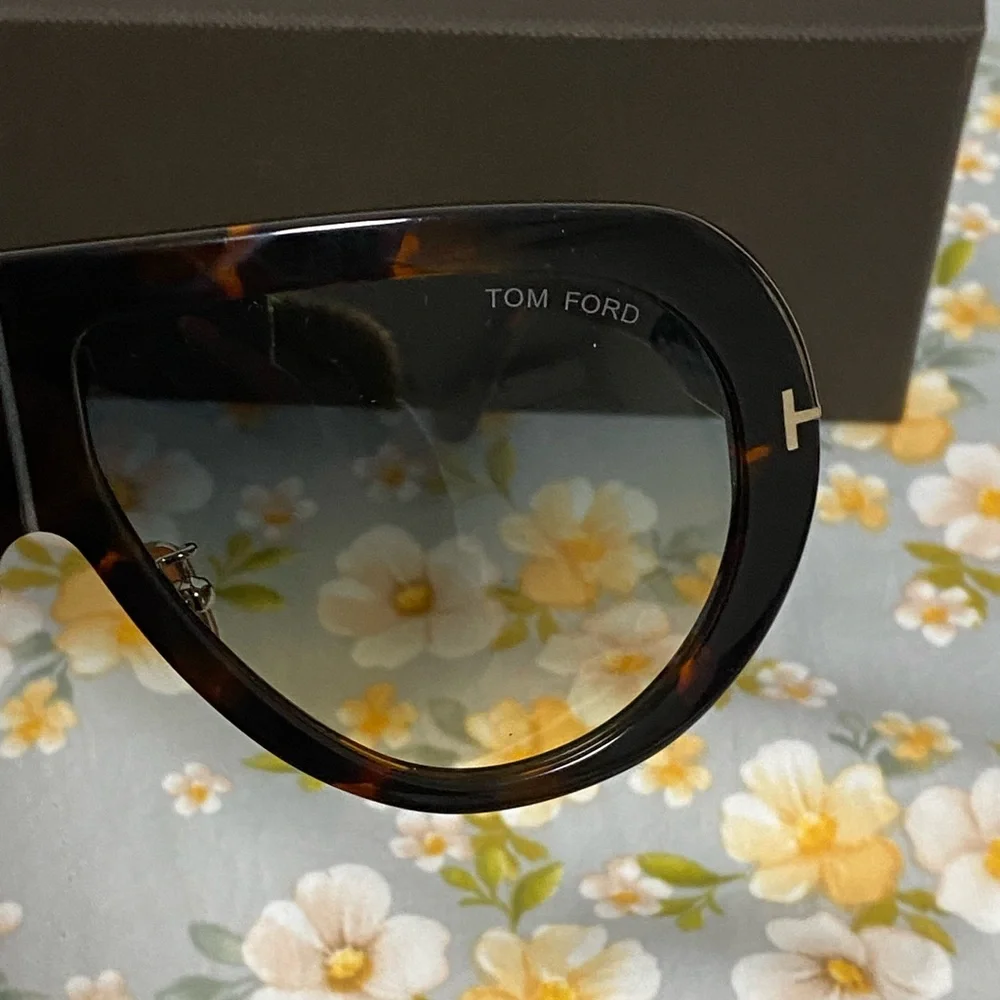 Tom Blue and Yellow Lens
Sunglasses - Picture 7 of 9